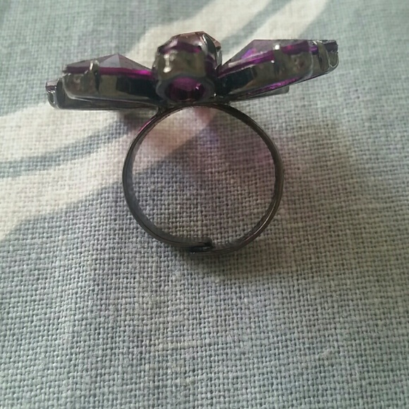 NWOT flower ring - Picture 2 of 3